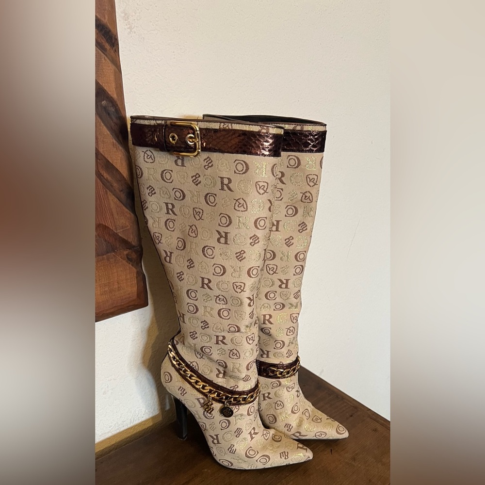 Roca Wear High Heel Boots with Gold Chain